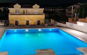 Pool - Gorgeous apartment in Okrug Gornji with house sea view (Okrug Gornji)