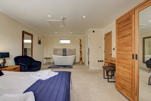 1 bedroom, iron/ironing board, free WiFi, bed sheets - Hunters Cottage – A Romantic Luxury Retreat with Hot Tub & Slipper Bath, AC (Blandford Forum)