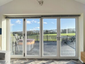 Interior - Hunters Cottage – A Romantic Luxury Retreat with Hot Tub & Slipper Bath, AC (Blandford Forum)