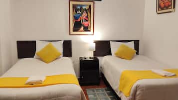 Twin kamer, uitzicht op rivier | Een laptopwerkplek, gratis wifi