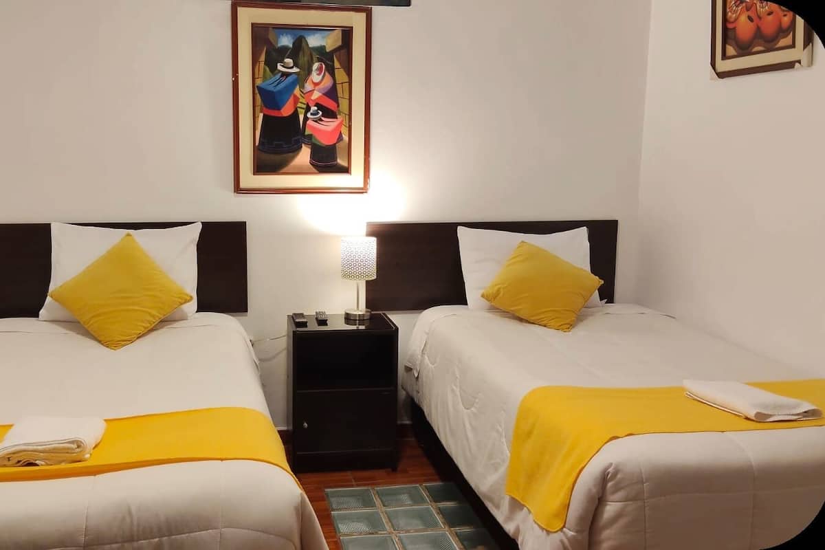 Chambre avec lits jumeaux, vue fleuve | Espace de travail pour ordinateur portable, Wi-Fi gratuit