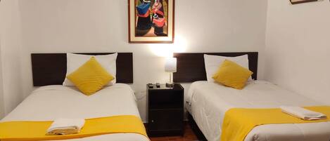 Zweibettzimmer, Flussblick | Laptopgeeigneter Arbeitsplatz, kostenloses WLAN