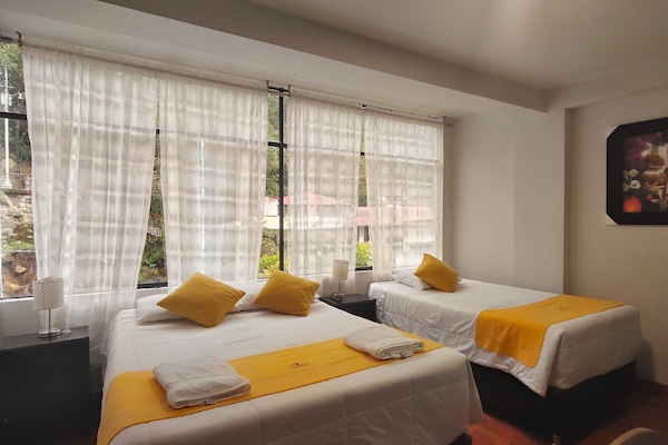 Espacio para trabajar con laptop y wifi gratis