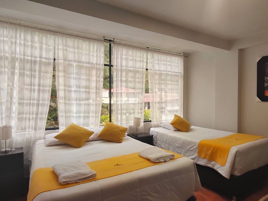 Espacio para trabajar con laptop y wifi gratis