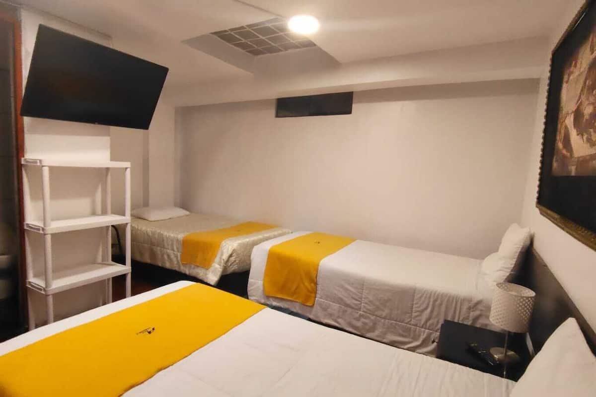 羽绒被、笔记本电脑工作区、免费 WiFi、床单