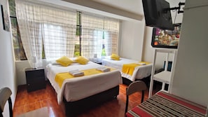 Laptop workspace, free WiFi - B & B VERONICA (Aguas Calientes)