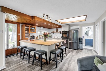 Cottages at Penny's Cove
The Golden Hour
Cottage 1