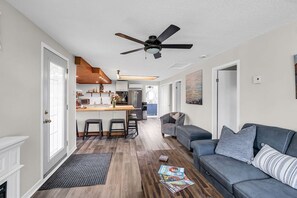 Living area - Cottages at Penny's Cove
The Golden Hour
Cottage 1 (Lancaster)