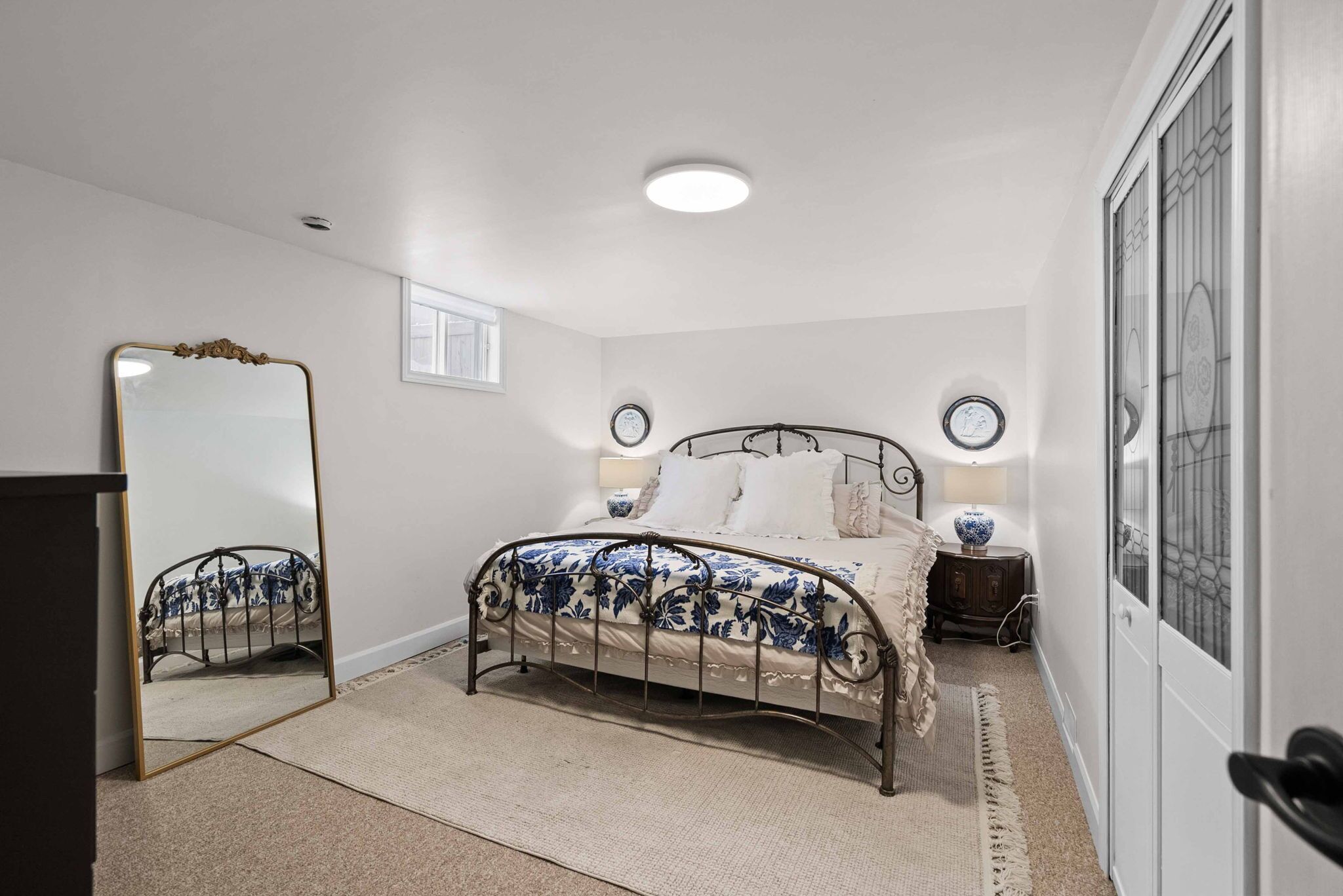 Iron/ironing board, Internet, bed sheets