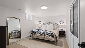 Iron/ironing board, Internet, bed sheets