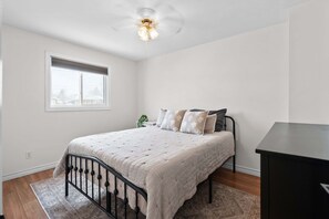 Bügeleisen/Bügelbrett, Internetzugang, Bettwäsche