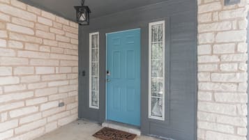 Comfort House | Exterior detail