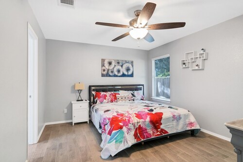 Quiet Austin Stay Near Tech