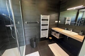 Shower, hair dryer, towels, soap - TOUMAÏ house near beaches, Port Saint Jacques (Sarzeau)