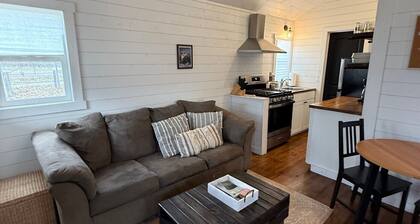 Gorgeous 1-bedroom cottage in charming Columbia Falls perfect for relaxing