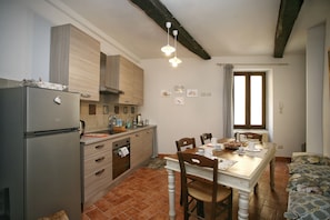 Four Ă micro-ondes, un four, surface de cuisson, lave-vaisselle