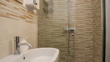 Doccia, asciugacapelli, bidet, asciugamani