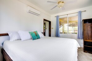 1 bedroom, iron/ironing board, Internet, bed sheets - Comfortable & Complete 1-Beroom Unit in the Village- all the bells and whistles (Placencia)