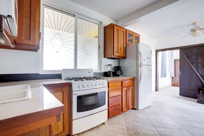 Mikroaaltouuni, uuni, liesi