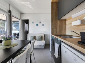 Fridge, microwave, dishwasher, cookware/dishes/utensils - Maslina Delux by Interhome (Pirovac)