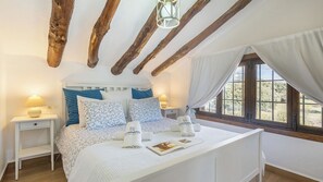 4 chambres, fer et planche à repasser, lit de bébé portatif, Wi-Fi