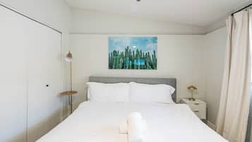 Iron/ironing board, free WiFi