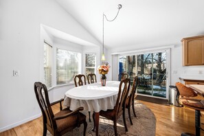 Dining - Spacious 4-bedroom house, sleeps 12 in delightful Coeur d'Alene (Coeur d'Alene)