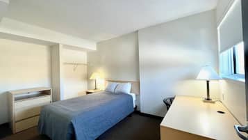 2 bedrooms, iron/ironing board, internet, bed sheets