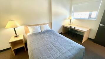 2 chambres, fer et planche à repasser, Wi-Fi, draps fournis