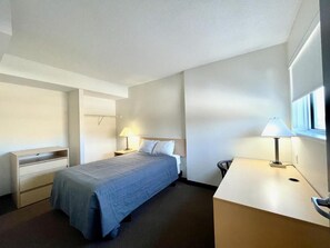 2 bedrooms, iron/ironing board, Internet, bed sheets