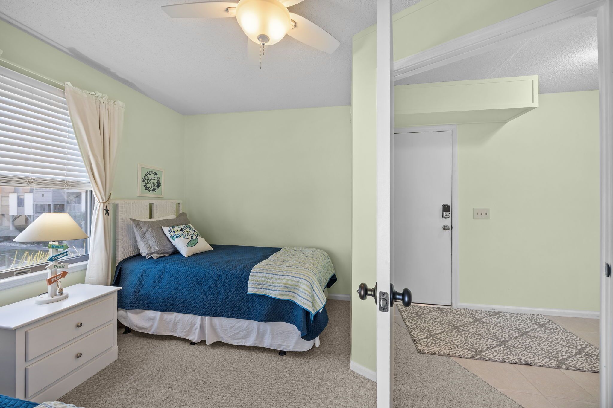 3 slaapkamers, een strijkplank/strijkijzer, gratis wifi, beddengoed