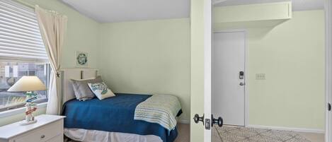 3 slaapkamers, een strijkplank/strijkijzer, gratis wifi, beddengoed