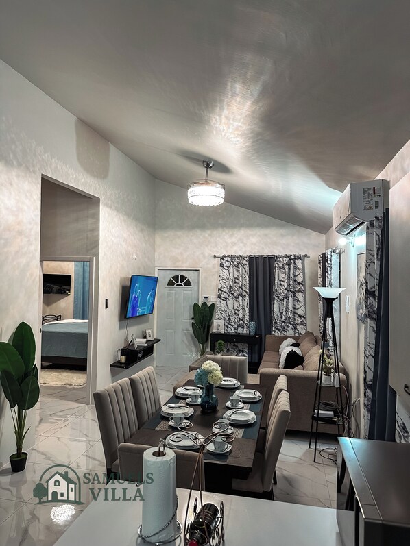 2 habitaciones, tabla de planchar con plancha, wifi y ropa de cama 