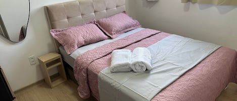 Fer et planche à repasser, accès au Wi-Fi (inclus), literie fournie