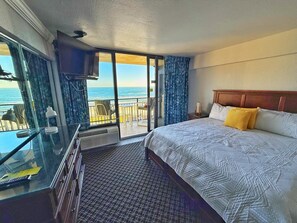 Iron/ironing board, free WiFi, bed sheets - New Amazing Beachfront King bed Studio in Daytona! (Daytona Beach Shores)