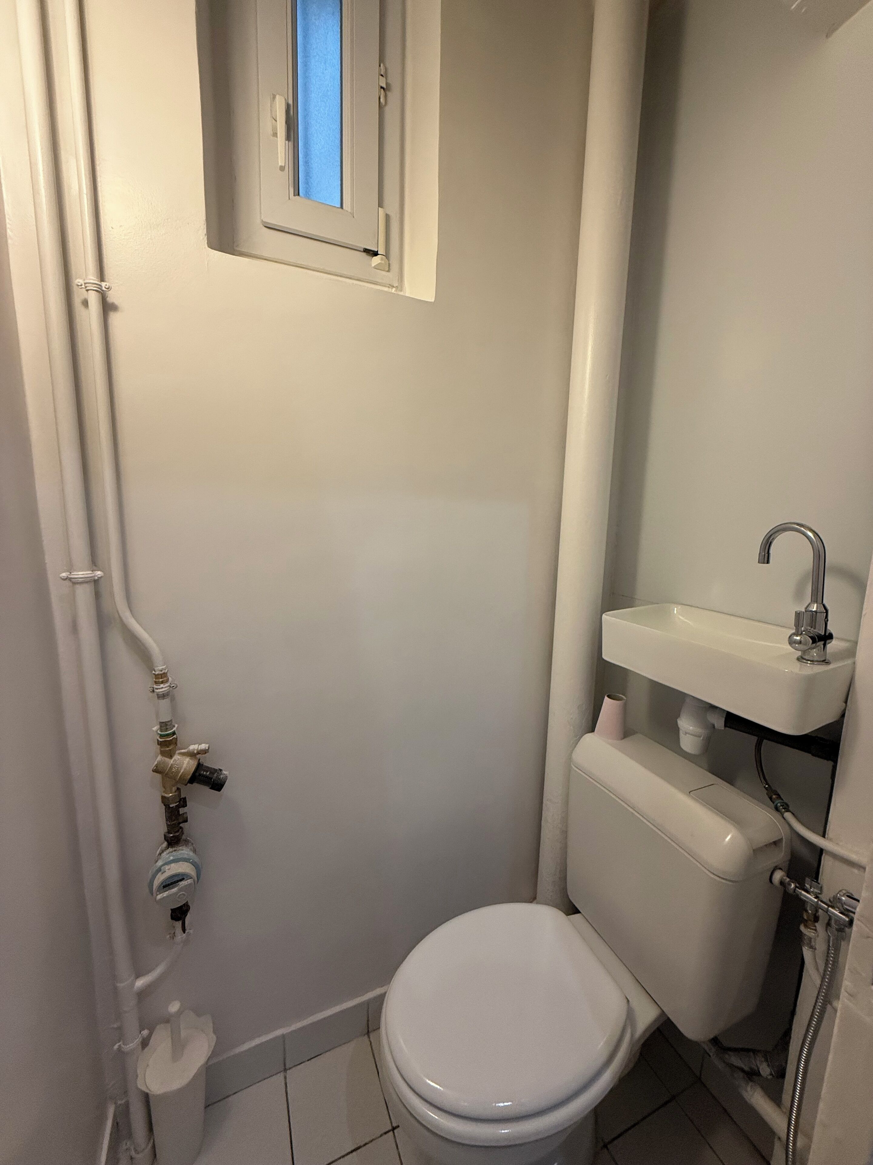 Shower, hair dryer, towels, toilet paper