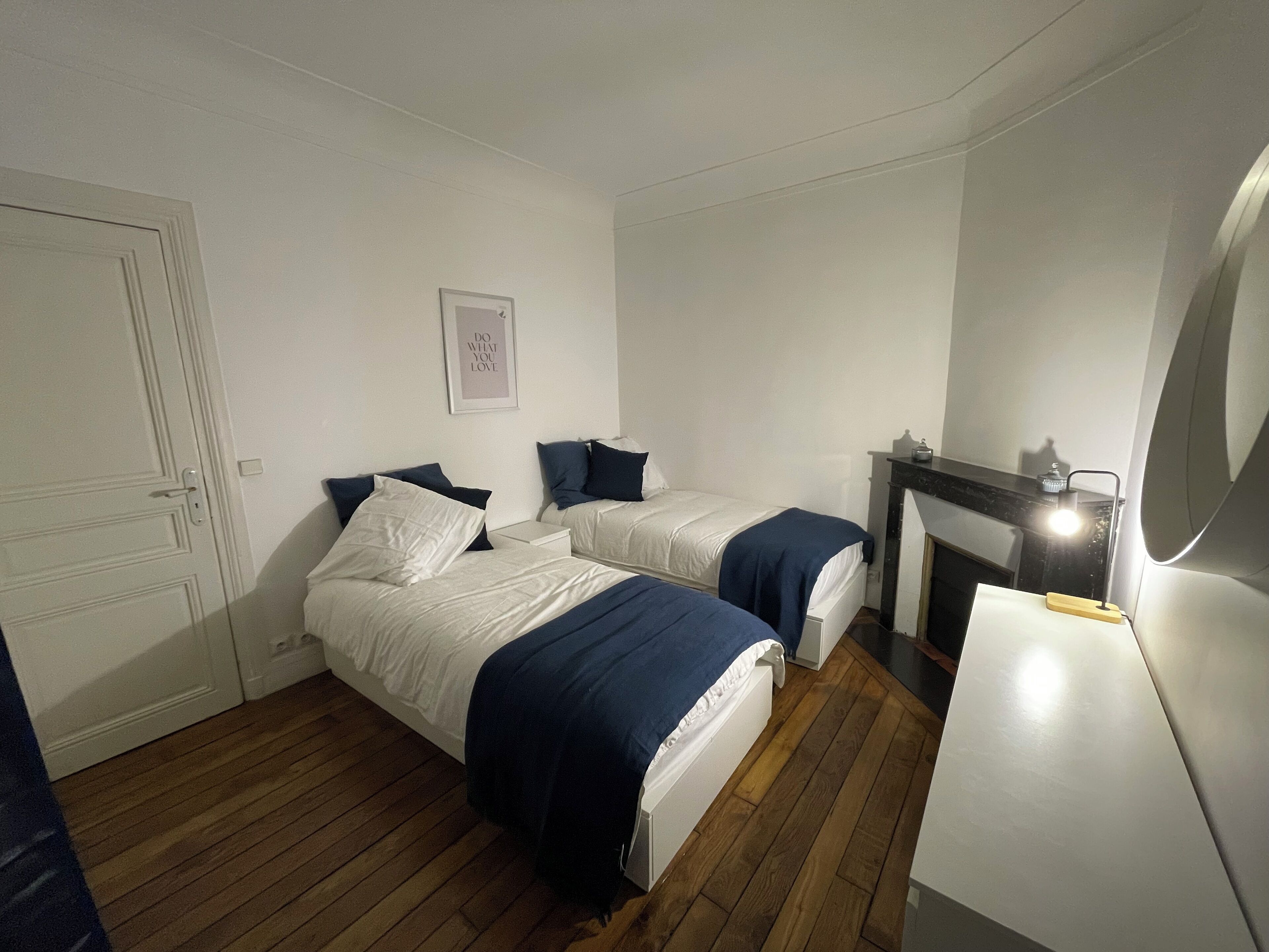 Iron/ironing board, bed sheets