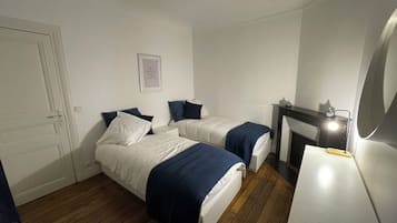 Fer et planche à repasser, draps fournis