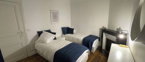 Iron/ironing board, bed sheets