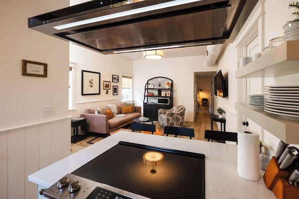 Interior - The Helène Estate - Spacious 3BD, 3.5BA - 2 Blocks from King St! (Charleston)