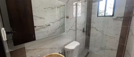 Regadera y secadora de cabello