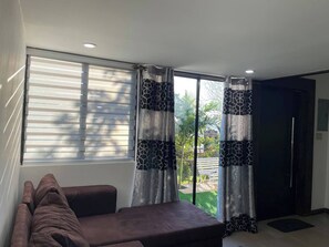 Interior - 3 Bedroom Retreat: Pool, Sports, & Cozy Luxury (Kingston)