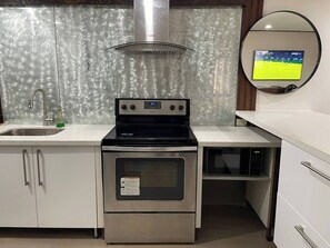 Private kitchen - 3 Bedroom Retreat: Pool, Sports, & Cozy Luxury (Kingston)