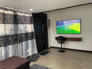 Interior - 3 Bedroom Retreat: Pool, Sports, & Cozy Luxury (Kingston)