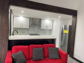 Interior - 3 Bedroom Retreat: Pool, Sports, & Cozy Luxury (Kingston)