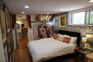 Internet, bed sheets - The Cozy Coyote – Uptown Sedona Red Rock Escape (Sedona)