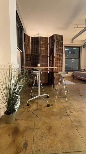 Dining - Little Tokyo Loft, DTLA, over 1200sf (Los Angeles)