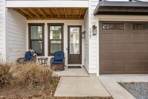 Exterior detail - Coastal Retreat - Dog-Friendly Townhome, 7 Minutes to Wrightsville Beach (Wilmington)
