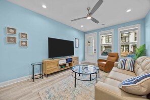 Smart TV - Coastal Retreat - Dog-Friendly Townhome, 7 Minutes to Wrightsville Beach (Wilmington)