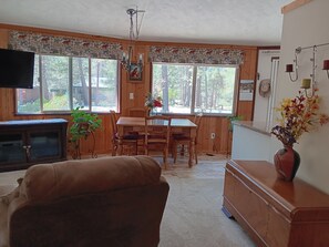 Living area - Cute Cabin in the Woods, Great for Couples; Hot Tub, Bikes, Kayaks, Near Village (Bend)